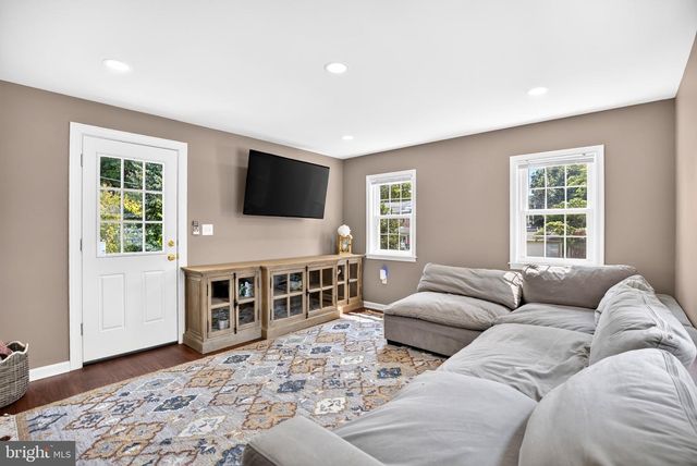 19 HARMIL RD, Broomall, PA 19008