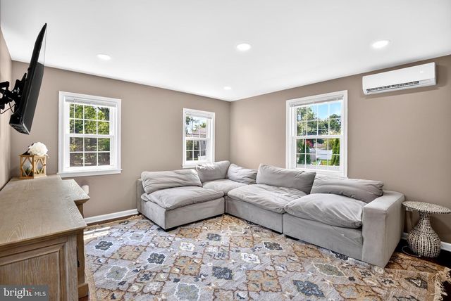 19 HARMIL RD, Broomall, PA 19008