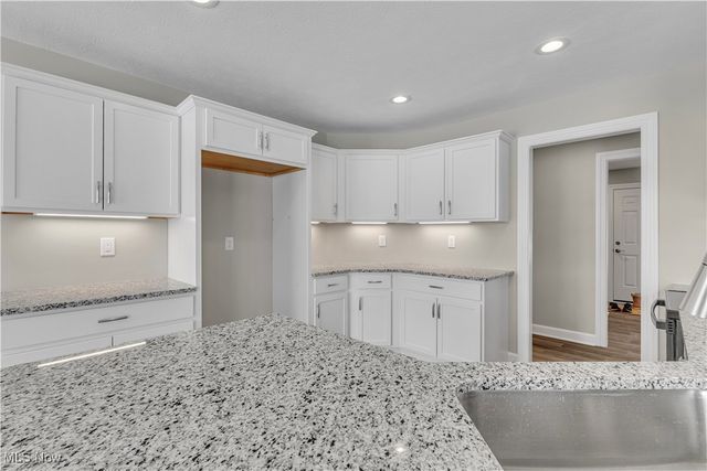 7662 Springfield Drive, Valley City, OH 44280