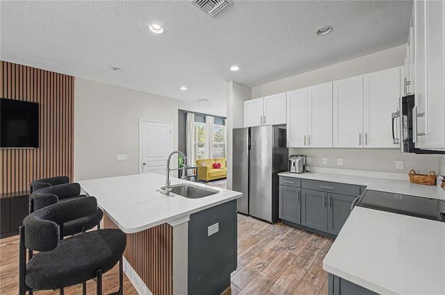 2126 W SPRUCE STREET, Tampa, FL 33607