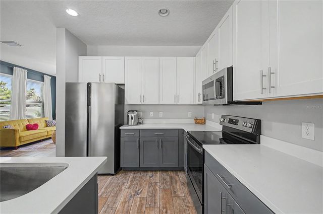 2126 W SPRUCE STREET, Tampa, FL 33607