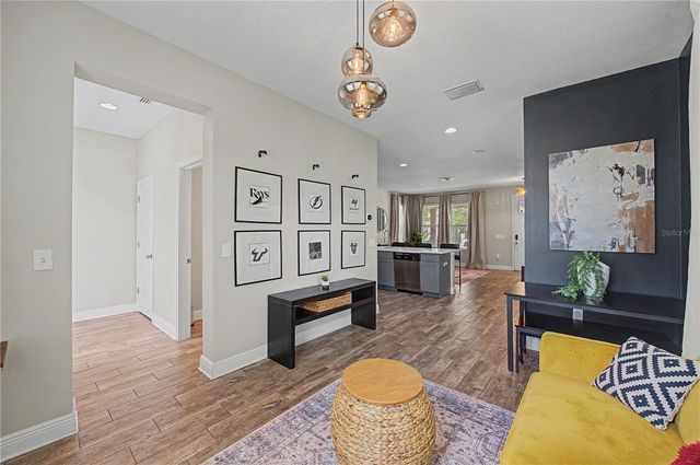 2126 W SPRUCE STREET, Tampa, FL 33607