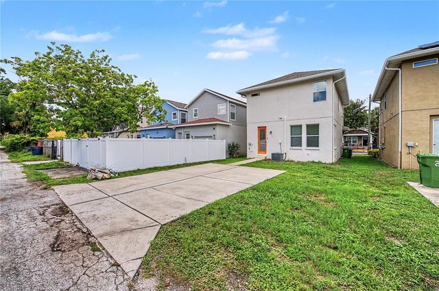 2126 W SPRUCE STREET, Tampa, FL 33607