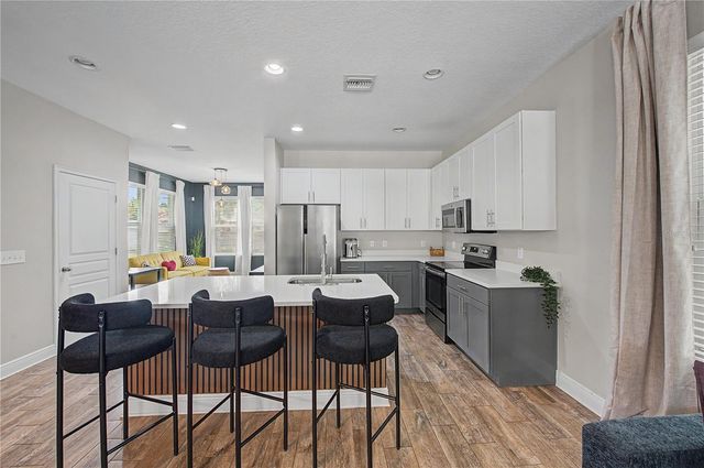 2126 W SPRUCE STREET, Tampa, FL 33607