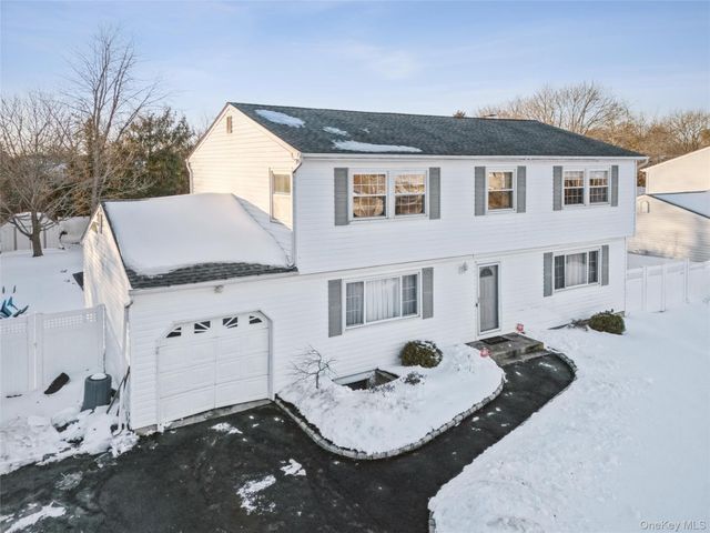 12 Ormand Avenue, Medford, NY 11763