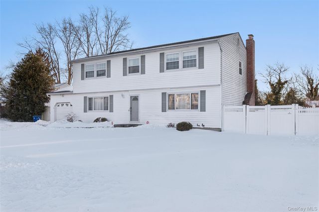 12 Ormand Avenue, Medford, NY 11763