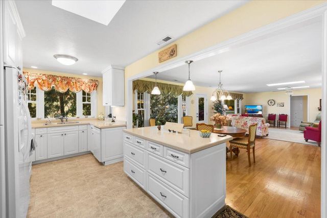 5270 Rogue RIver Highway, Grants Pass, OR 97527