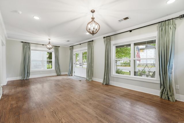 1038 Clifton St, Conway, AR 72034