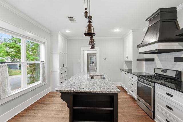 1038 Clifton St, Conway, AR 72034