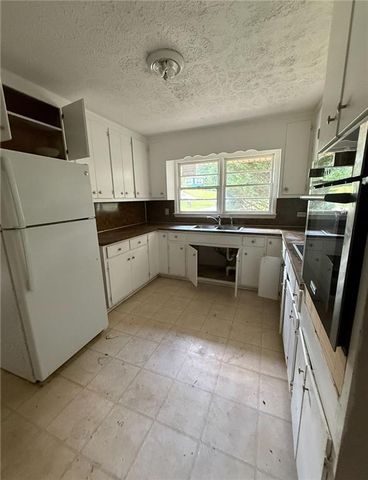 7205 Lakeview Drive, Covington, GA 30014