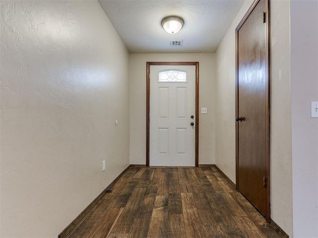 1000 NW 9th Street, Moore, OK 73160
