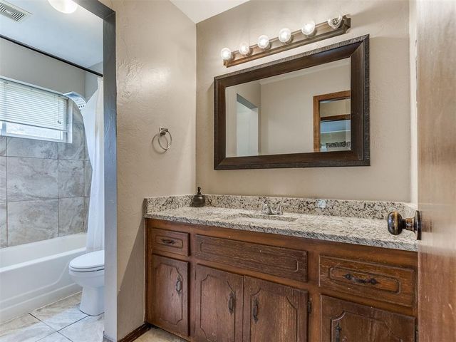 1000 NW 9th Street, Moore, OK 73160