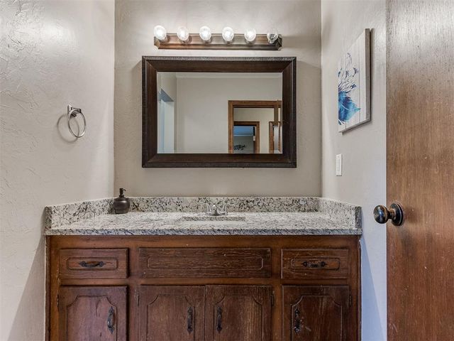1000 NW 9th Street, Moore, OK 73160