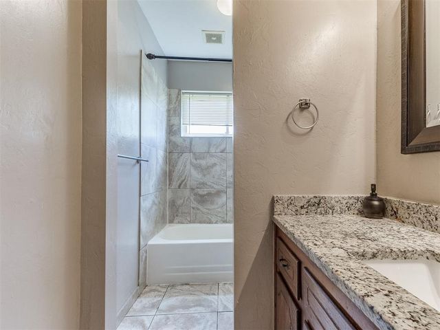 1000 NW 9th Street, Moore, OK 73160