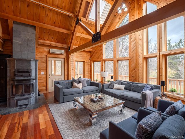 252 Crum Elbow Road, Hyde Park, NY 12538