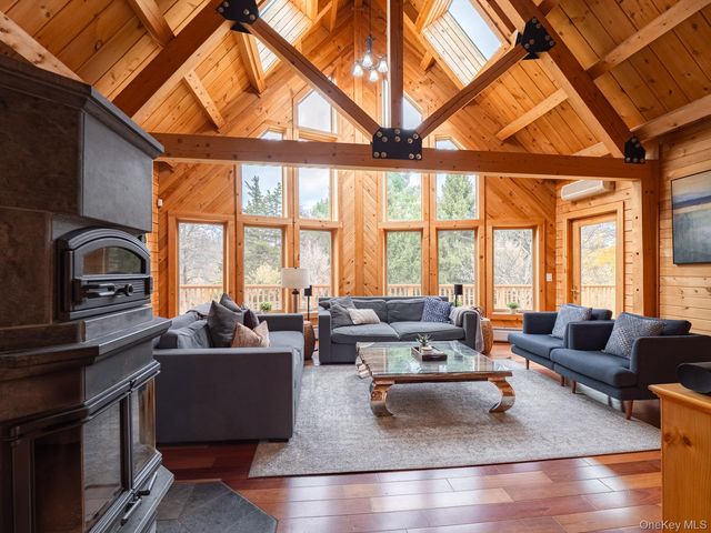 252 Crum Elbow Road, Hyde Park, NY 12538