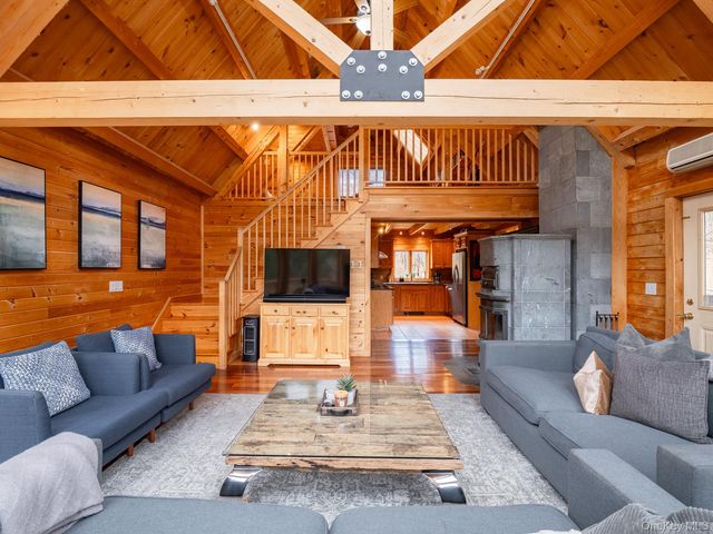 252 Crum Elbow Road, Hyde Park, NY 12538