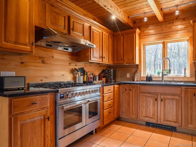 252 Crum Elbow Road, Hyde Park, NY 12538