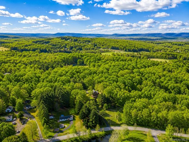 252 Crum Elbow Road, Hyde Park, NY 12538