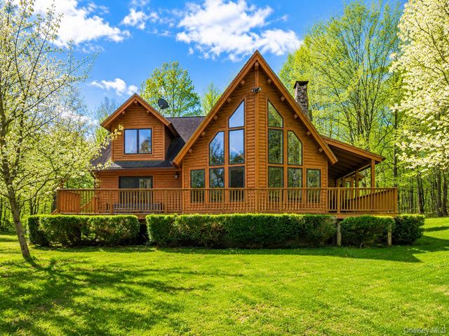 252 Crum Elbow Road, Hyde Park, NY 12538