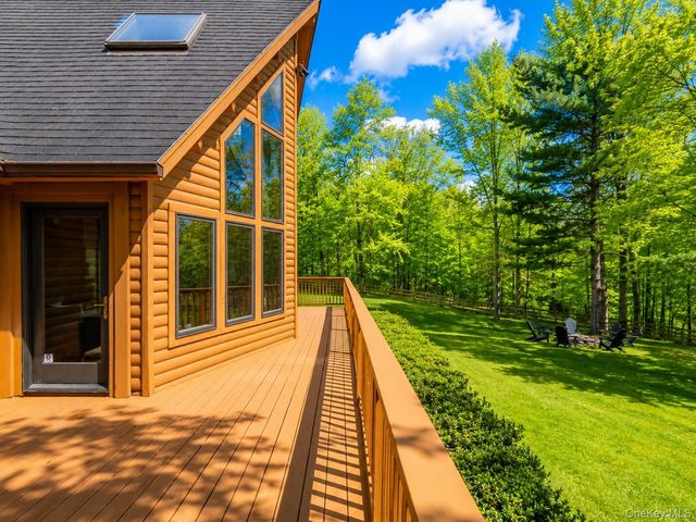 252 Crum Elbow Road, Hyde Park, NY 12538