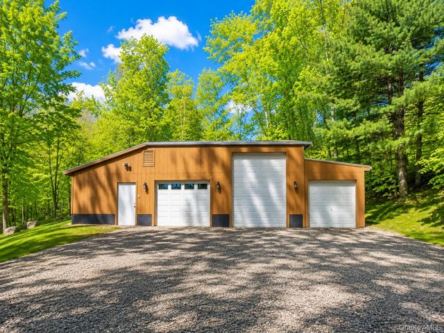 252 Crum Elbow Road, Hyde Park, NY 12538