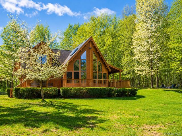 252 Crum Elbow Road, Hyde Park, NY 12538