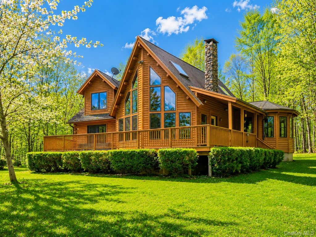 252 Crum Elbow Road, Hyde Park, NY 12538
