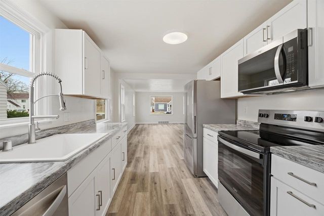 831 MARTIN STREET, Menasha, WI 54952