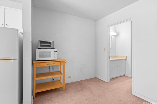2328 Seaview Avenue 405, Honolulu, HI 96822