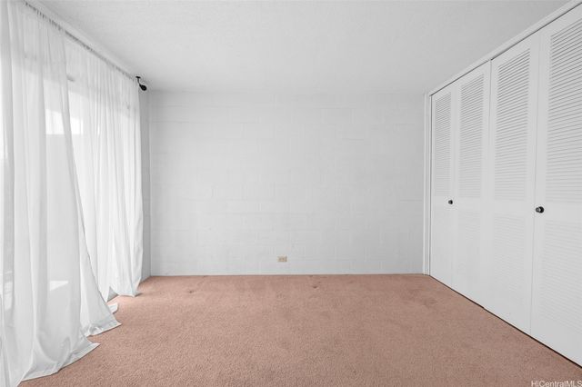 2328 Seaview Avenue 405, Honolulu, HI 96822