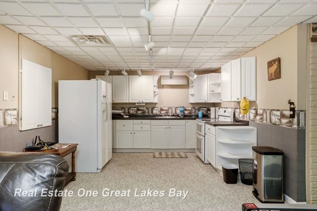 2530 N River Road, Thomas Twp, MI 48609