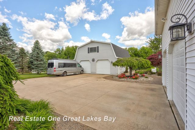2530 N River Road, Thomas Twp, MI 48609