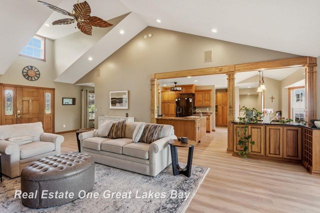 2530 N River Road, Thomas Twp, MI 48609