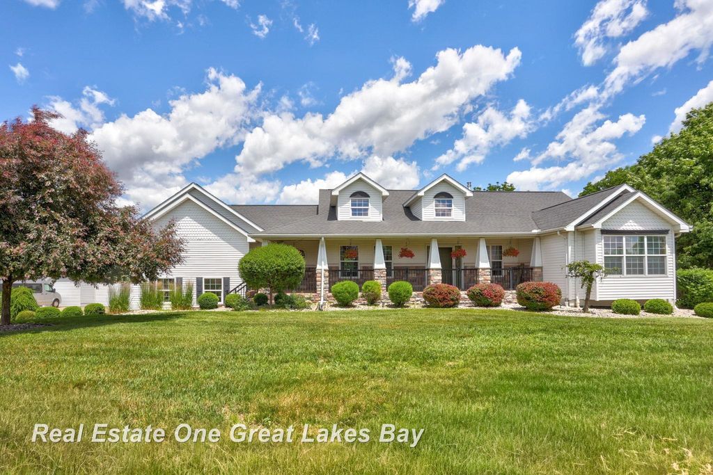 2530 N River Road, Thomas Twp, MI 48609