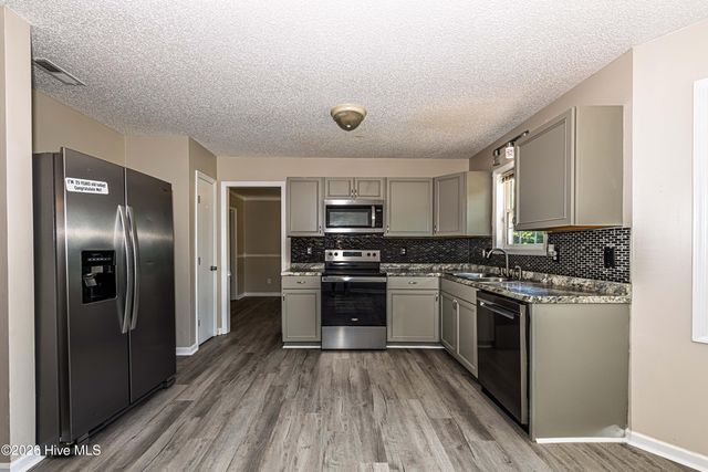 411 Candlewood Drive, Jacksonville, NC 28540