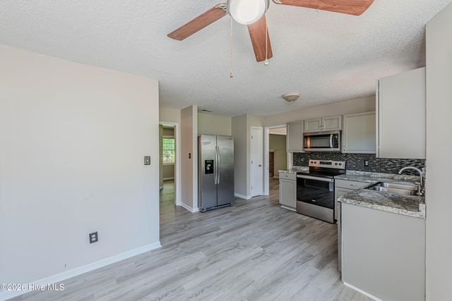 411 Candlewood Drive, Jacksonville, NC 28540