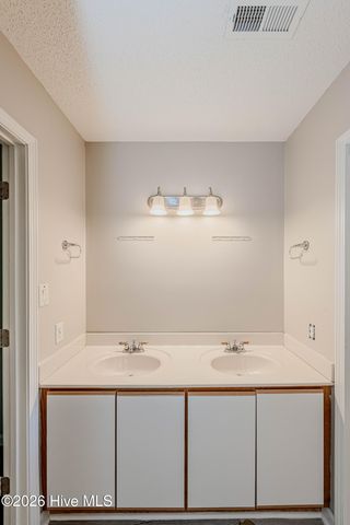 411 Candlewood Drive, Jacksonville, NC 28540