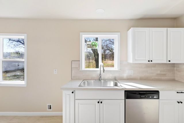 5882 Missouri Lane, Anderson, CA 96007