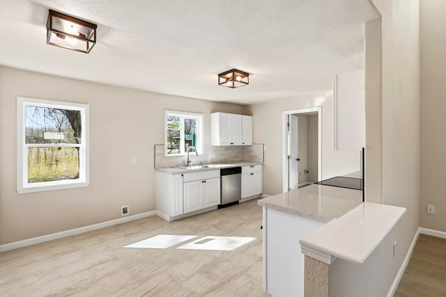 5882 Missouri Lane, Anderson, CA 96007