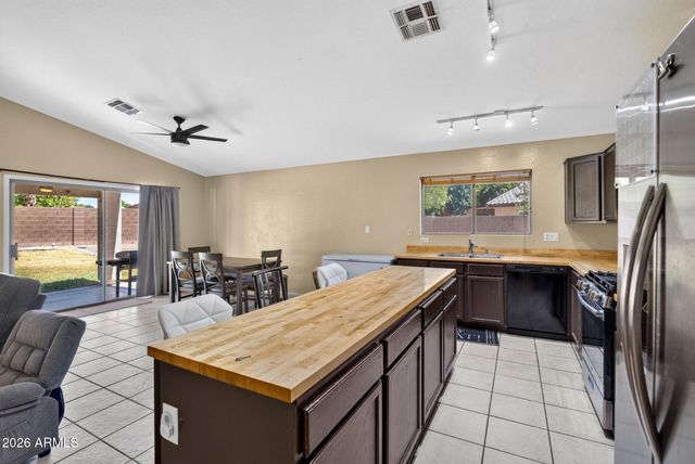 8756 W LONE CACTUS Drive, Peoria, AZ 85382