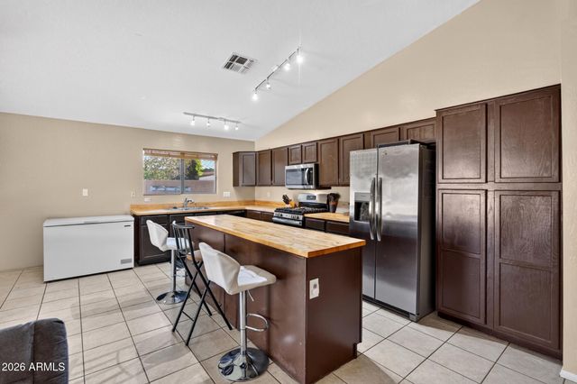 8756 W LONE CACTUS Drive, Peoria, AZ 85382