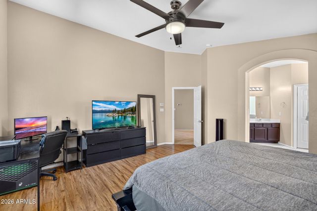 8756 W LONE CACTUS Drive, Peoria, AZ 85382