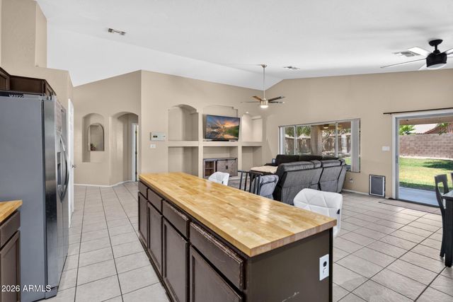 8756 W LONE CACTUS Drive, Peoria, AZ 85382