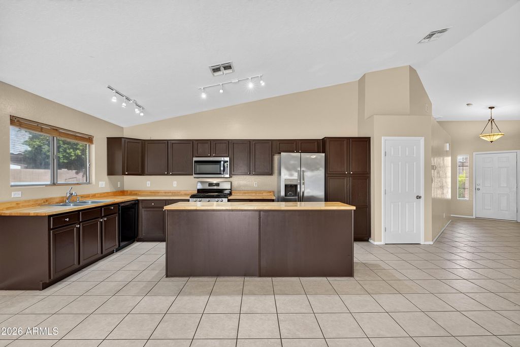 8756 W LONE CACTUS Drive, Peoria, AZ 85382 — photo 2