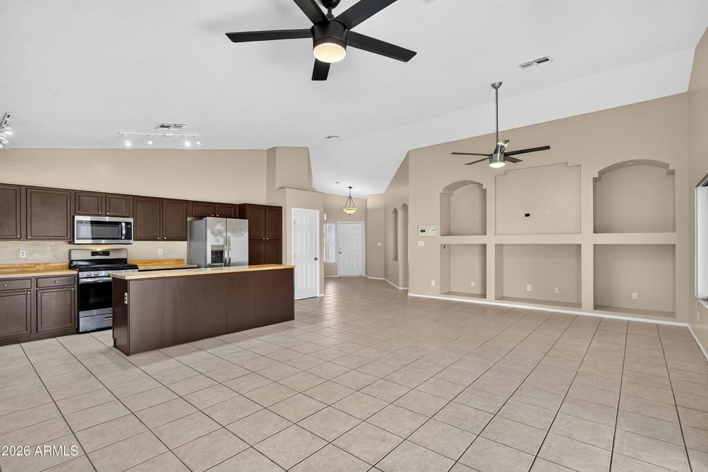 8756 W LONE CACTUS Drive, Peoria, AZ 85382 — photo 5