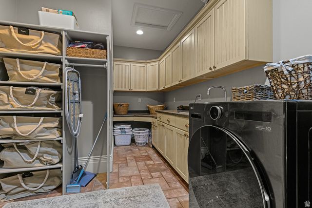 1559 E WASATCH DR, Ogden, UT 84403