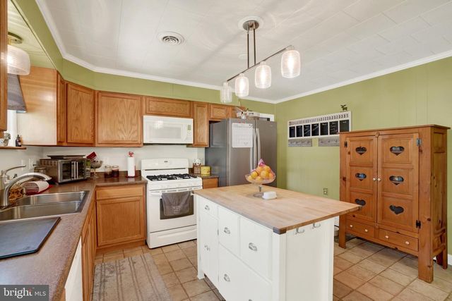2365 WILT DR, York, PA 17408