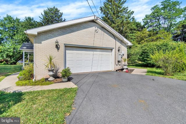 2365 WILT DR, York, PA 17408
