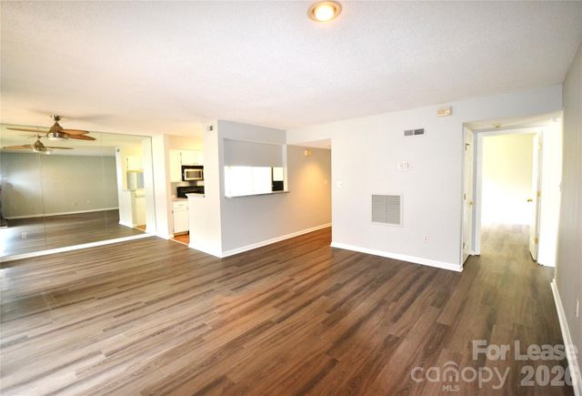 7124 Winery Lane, Charlotte, NC 28227